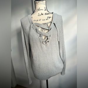 Umgee sweater v neck transitioning‎ to fall lightweight